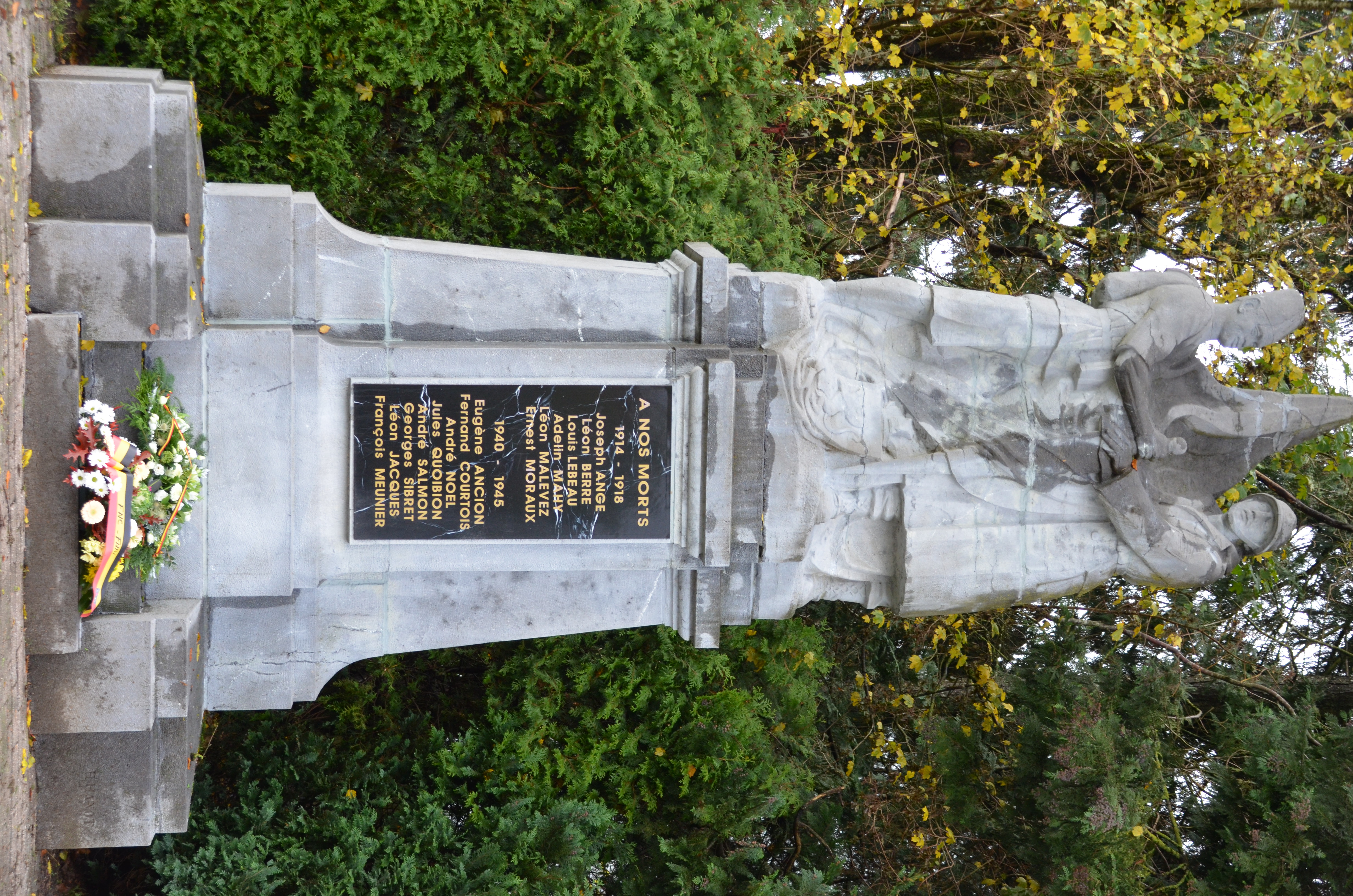 Monument aux Morts Place Communale Libramont