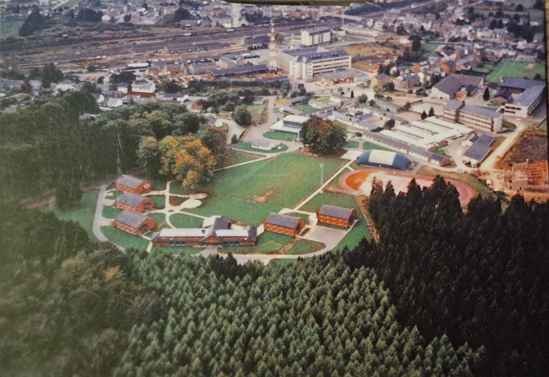 Institut d'enseignement général, technique professionnel de l'état. Carte postale , vue aérienne